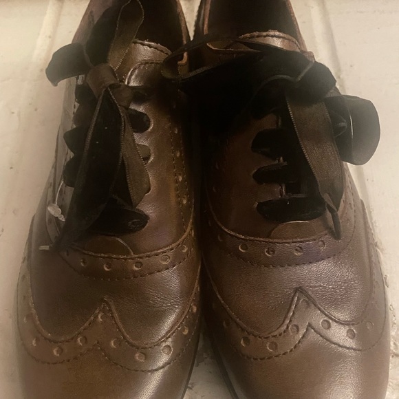 Born Sz 7 Classic Brown Leather Shoes - Picture 3 of 8